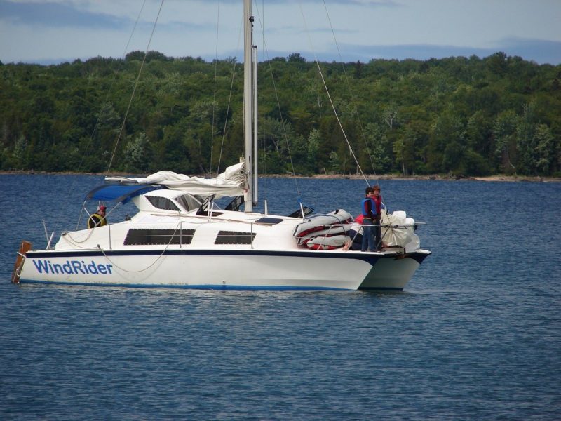 catamarano a vela elettrico